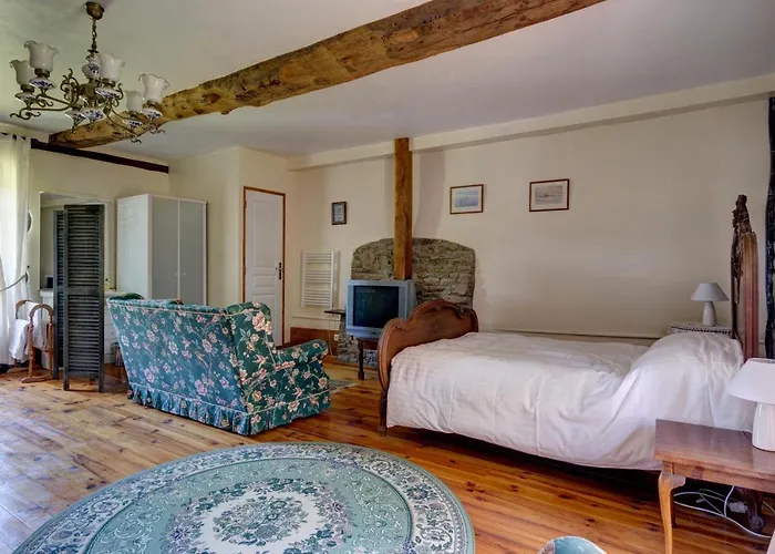 Le Grand Pont Bed & Breakfast 3*